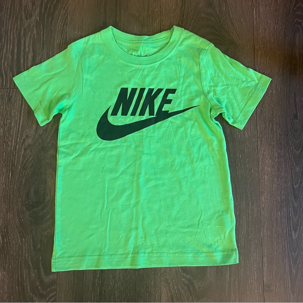 NWOT Nike Boy Green Short Sleeve TShirt, Size 6